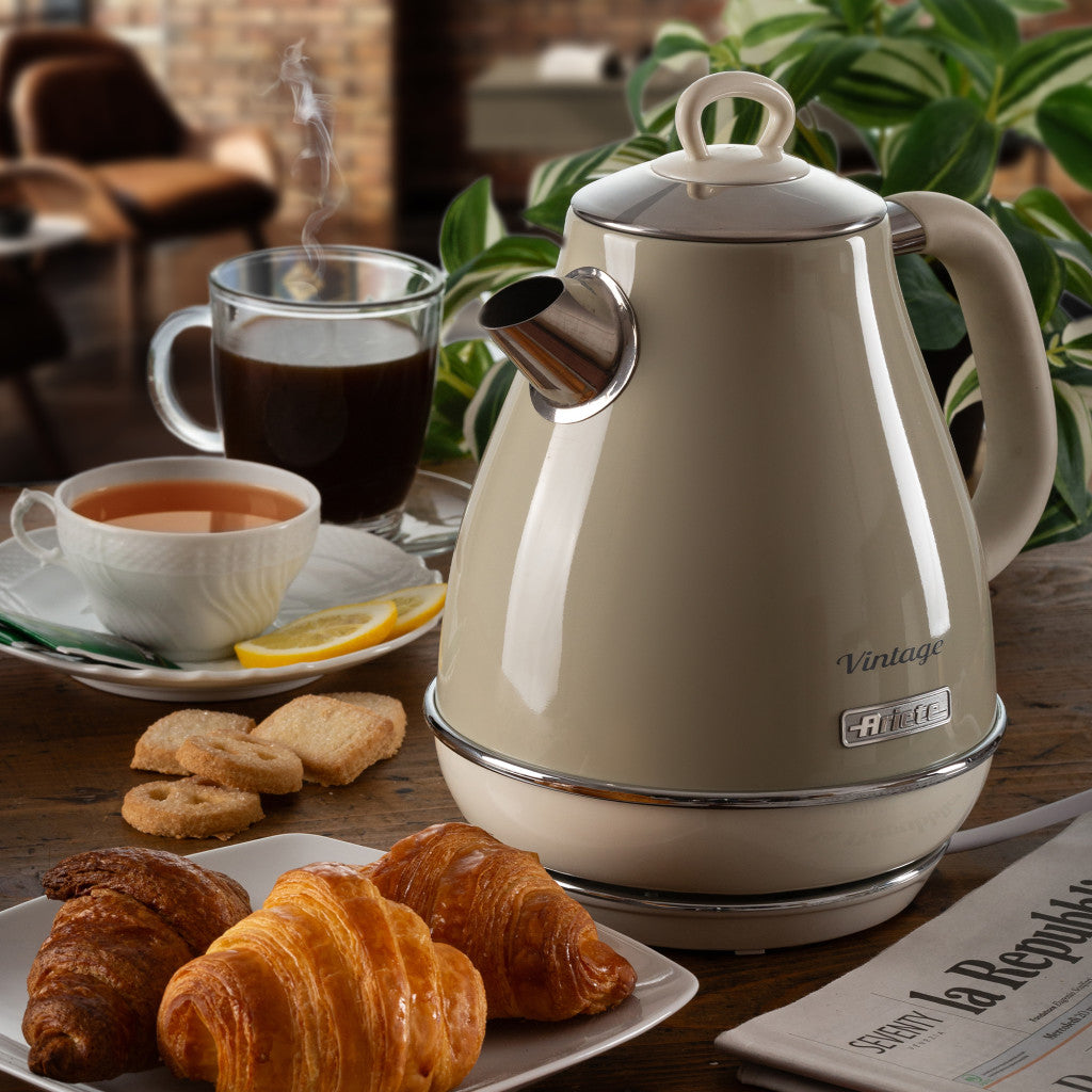 Ariete Vintage Electric Kettle 1.7L – Blue, Beige & Green